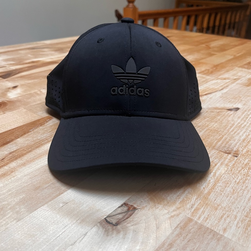 Adidas Original Men’s Circle SnapBack Hat